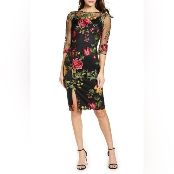 Flyeah Embroidered Floral Sheath Dress
Chi Chi London - Picture 1 of 4